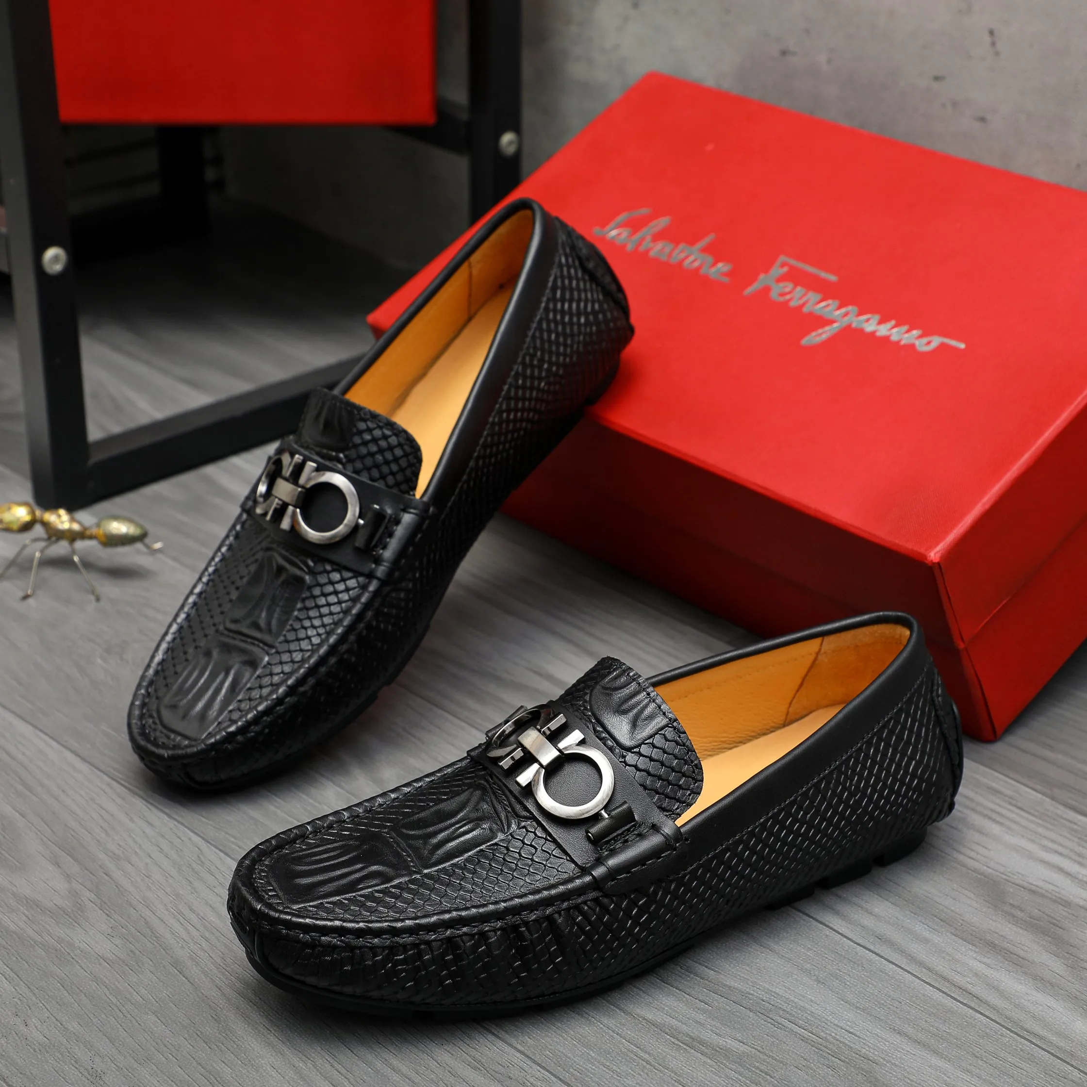 Men's shoes 💰p380 Product trademark: Ferragamo " Ferragamo ] Casual slip-on men's shoes Regular size: 38-45 Product material: Selected embossed cowhide upper, pigskin lining, rubber outsole
